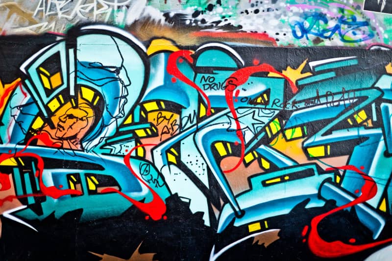 PUR-GRAFFITI-ENTFERNEN-graffiti-by-char-beck-s