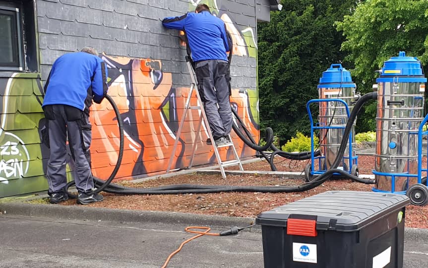 Umweltfreundliche Graffitientfernung von Schiefer